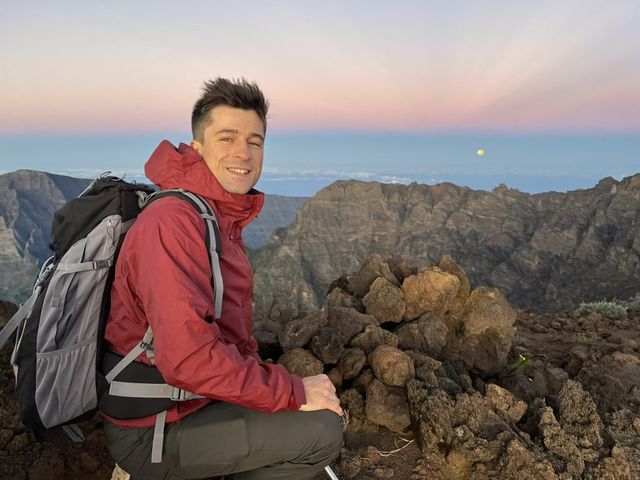 Jonas hiking above the clouds